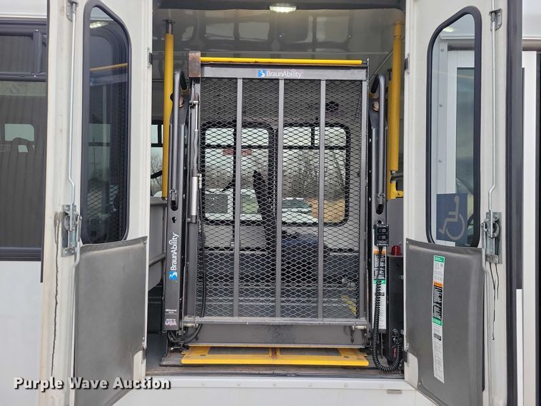 image for item NK9958 2014 Ford  E450 shuttle bus