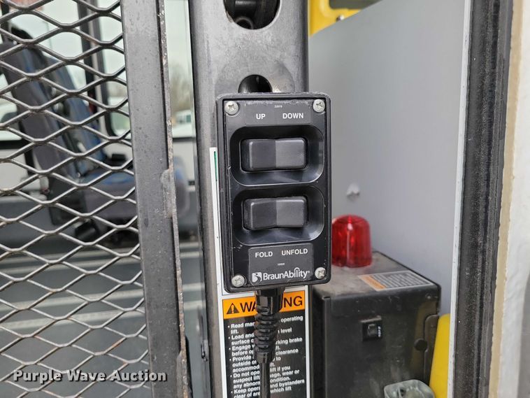 image for item NK9958 2014 Ford  E450 shuttle bus