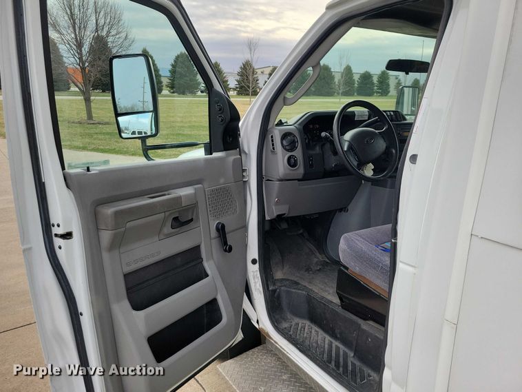 image for item NK9958 2014 Ford  E450 shuttle bus