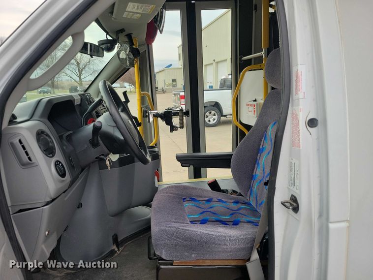 image for item NK9958 2014 Ford  E450 shuttle bus