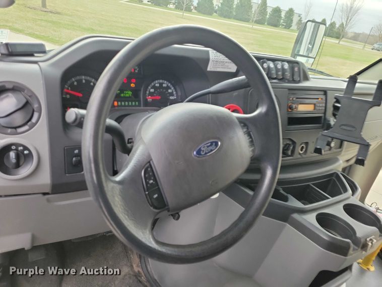 image for item NK9958 2014 Ford  E450 shuttle bus