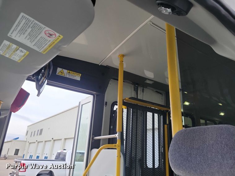 image for item NK9958 2014 Ford  E450 shuttle bus