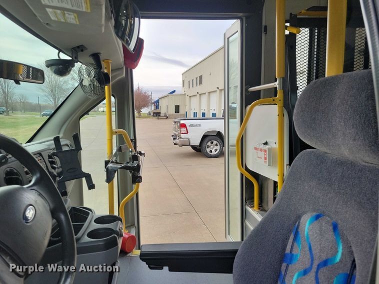 image for item NK9958 2014 Ford  E450 shuttle bus