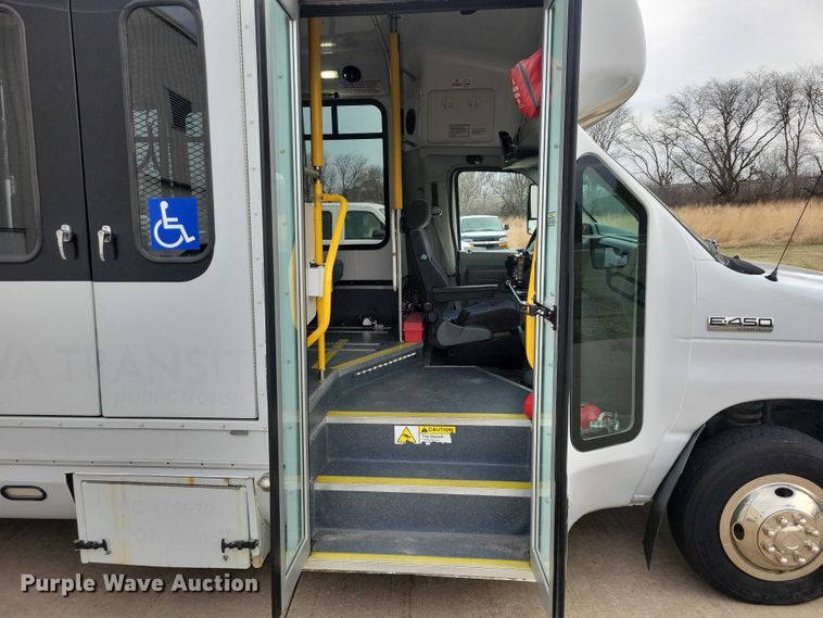 image for item NK9958 2014 Ford  E450 shuttle bus