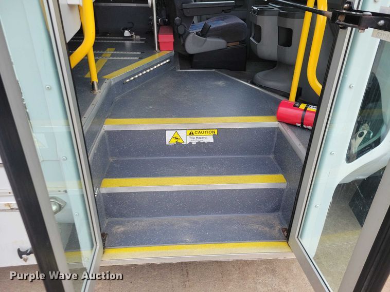 image for item NK9958 2014 Ford  E450 shuttle bus