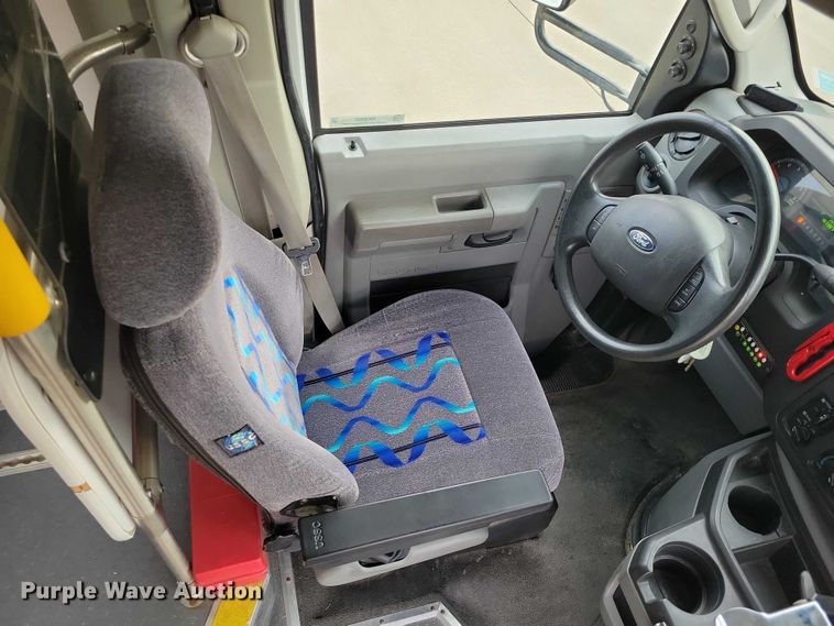 image for item NK9958 2014 Ford  E450 shuttle bus