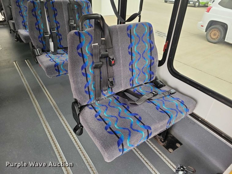 image for item NK9958 2014 Ford  E450 shuttle bus