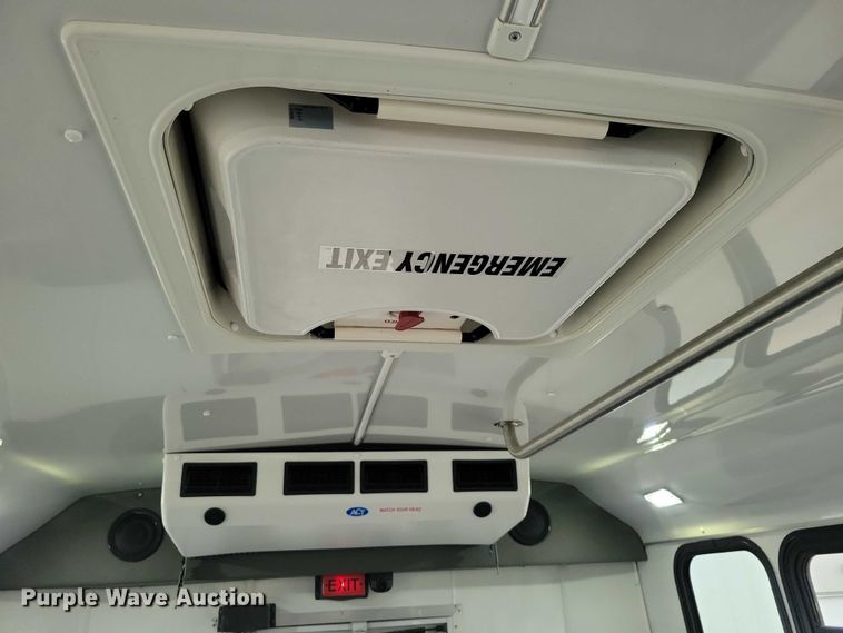 image for item NK9958 2014 Ford  E450 shuttle bus