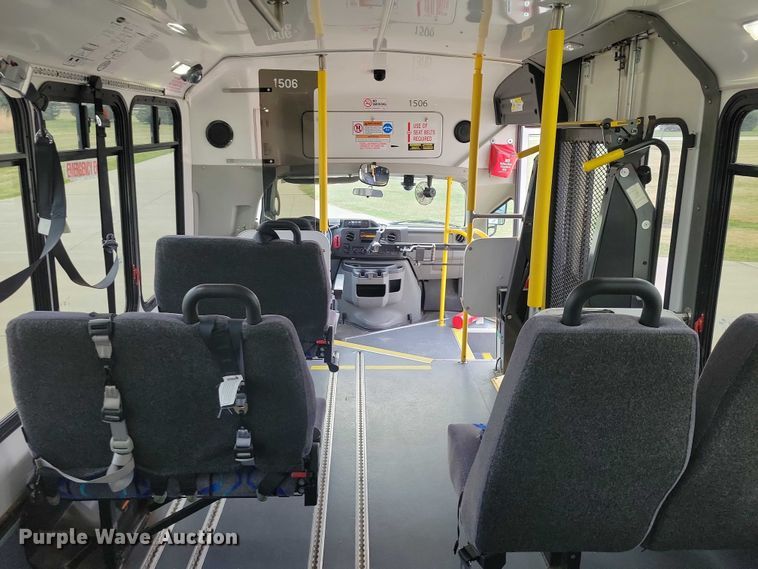 image for item NK9958 2014 Ford  E450 shuttle bus