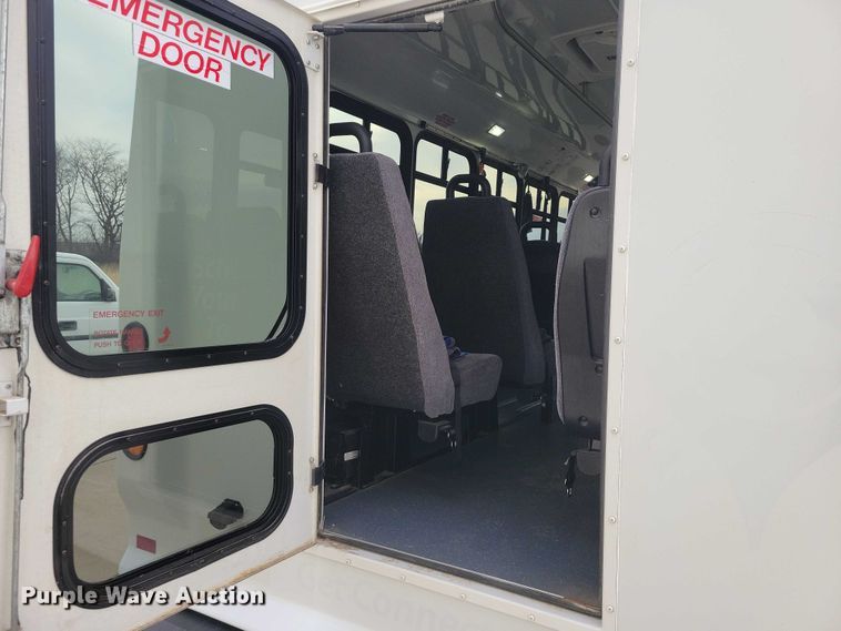 image for item NK9958 2014 Ford  E450 shuttle bus