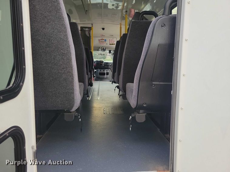 image for item NK9958 2014 Ford  E450 shuttle bus