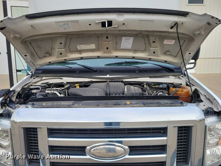 image for item NK9958 2014 Ford  E450 shuttle bus