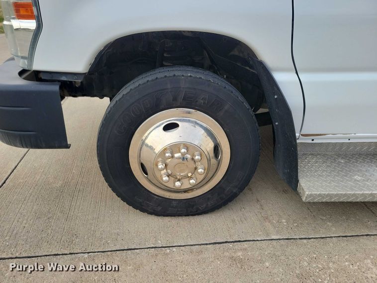 image for item NK9958 2014 Ford  E450 shuttle bus