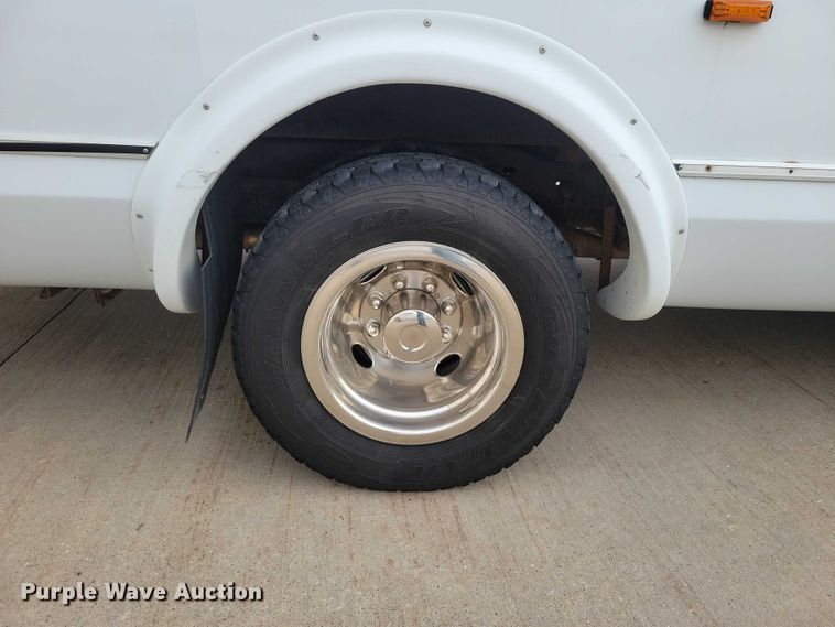 image for item NK9958 2014 Ford  E450 shuttle bus