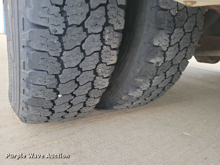 image for item NK9958 2014 Ford  E450 shuttle bus