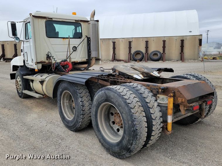 image for item NK9967 2000 Mack CH613 semi truck