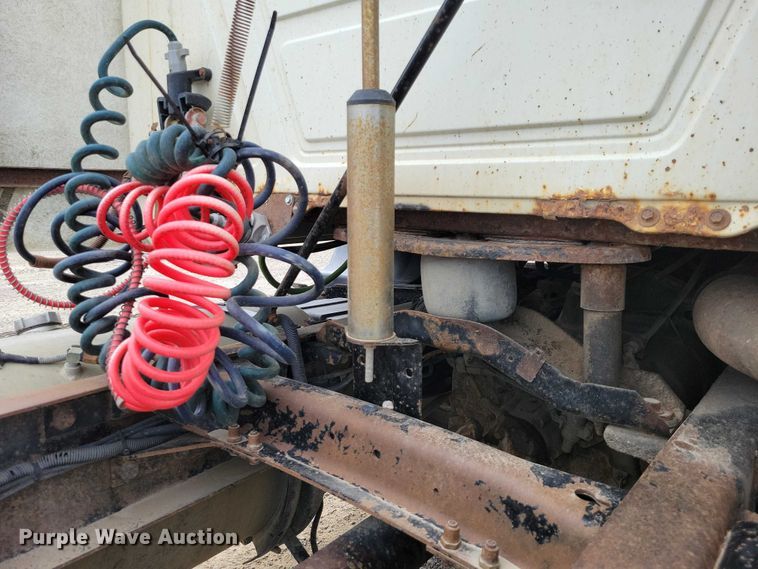 image for item NK9967 2000 Mack CH613 semi truck