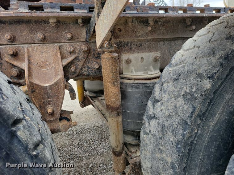 image for item NK9967 2000 Mack CH613 semi truck