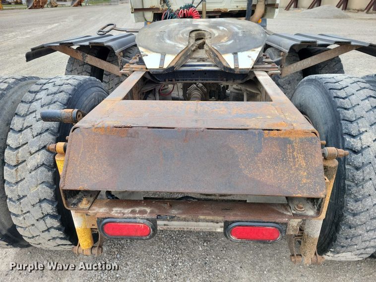 image for item NK9967 2000 Mack CH613 semi truck