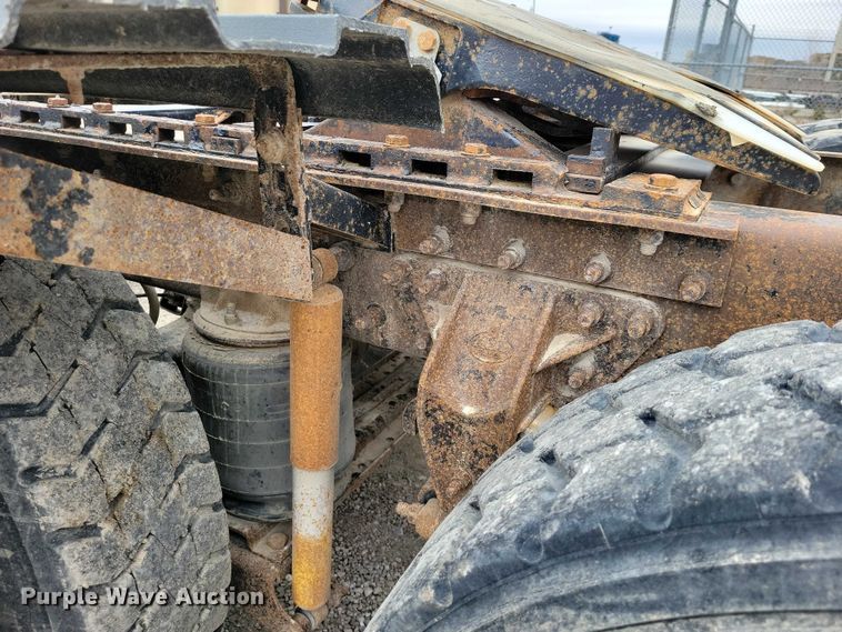 image for item NK9967 2000 Mack CH613 semi truck