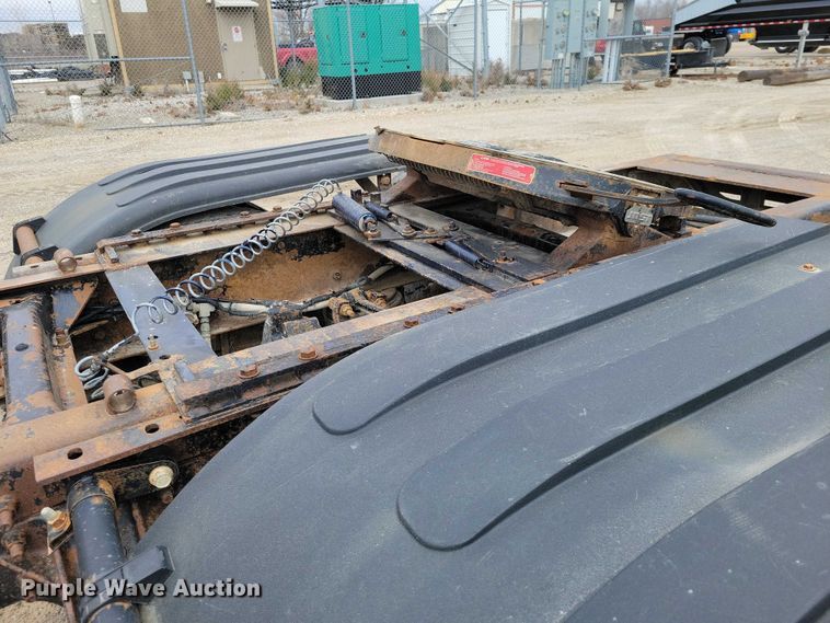 image for item NK9967 2000 Mack CH613 semi truck