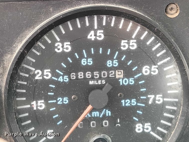 image for item NK9967 2000 Mack CH613 semi truck