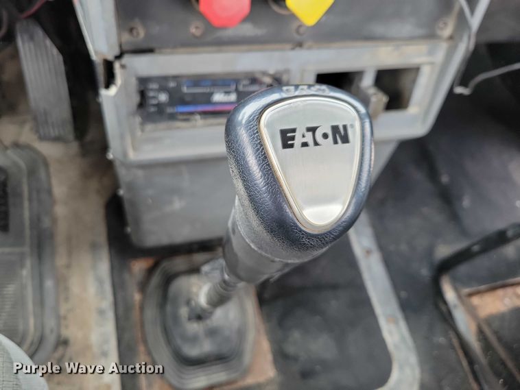 image for item NK9967 2000 Mack CH613 semi truck