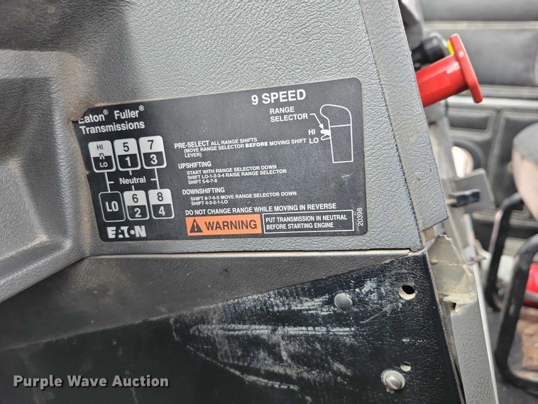 image for item NK9967 2000 Mack CH613 semi truck