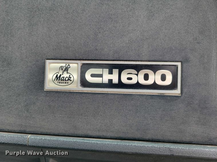 image for item NK9967 2000 Mack CH613 semi truck