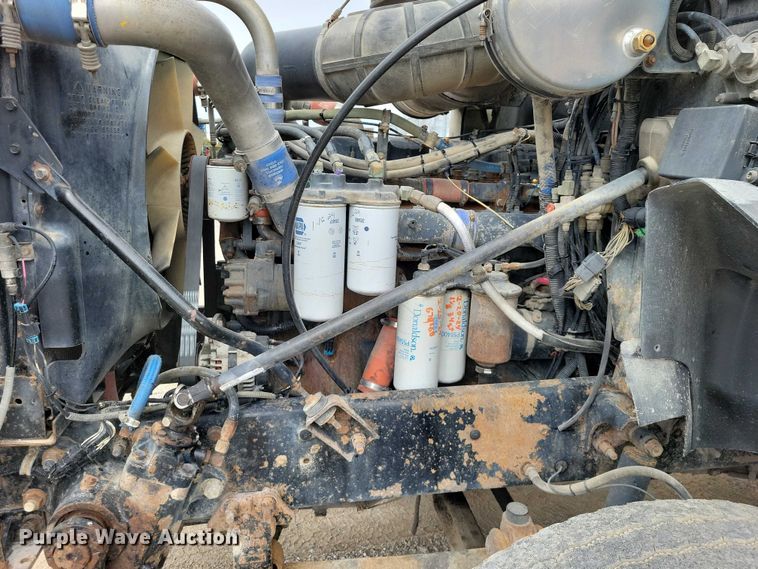 image for item NK9967 2000 Mack CH613 semi truck