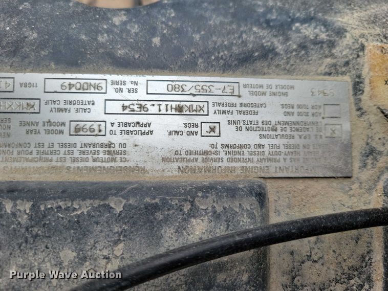 image for item NK9967 2000 Mack CH613 semi truck