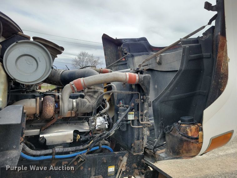 image for item NK9967 2000 Mack CH613 semi truck