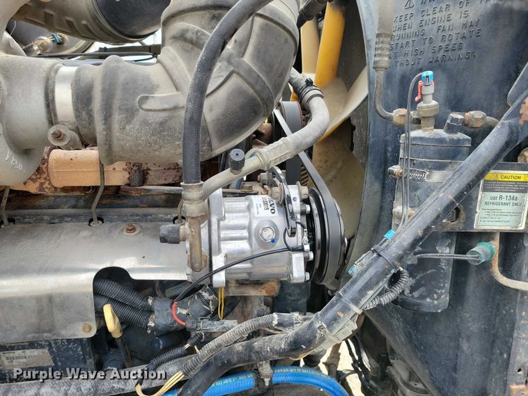 image for item NK9967 2000 Mack CH613 semi truck