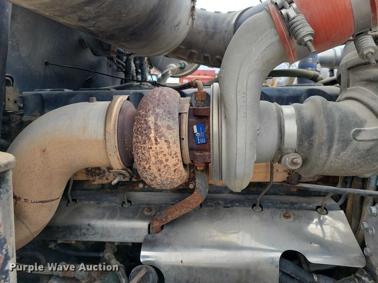 image for item NK9967 2000 Mack CH613 semi truck