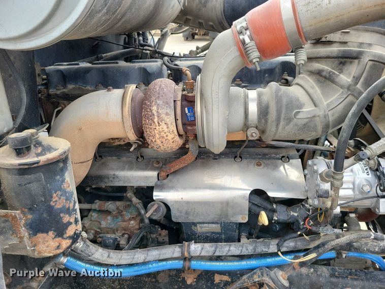 image for item NK9967 2000 Mack CH613 semi truck