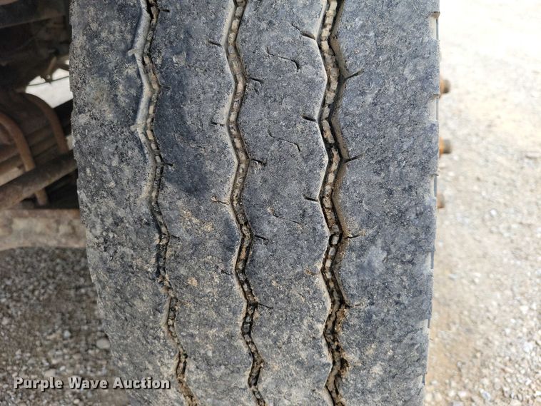 image for item NK9967 2000 Mack CH613 semi truck