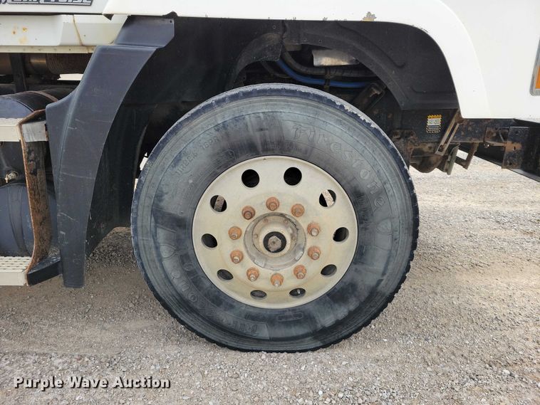 image for item NK9967 2000 Mack CH613 semi truck