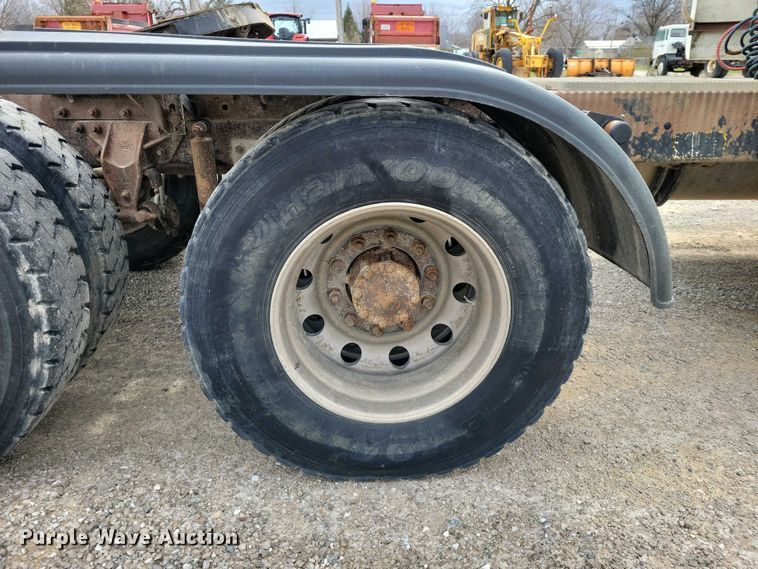 image for item NK9967 2000 Mack CH613 semi truck