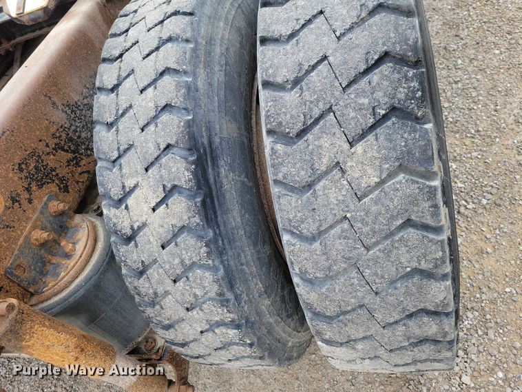 image for item NK9967 2000 Mack CH613 semi truck