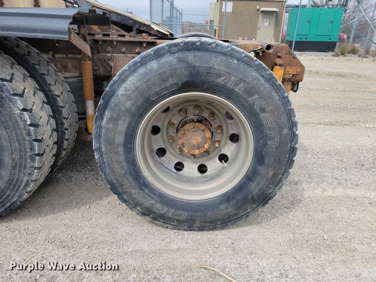 image for item NK9967 2000 Mack CH613 semi truck