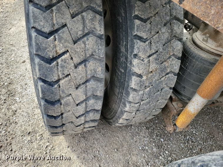 image for item NK9967 2000 Mack CH613 semi truck