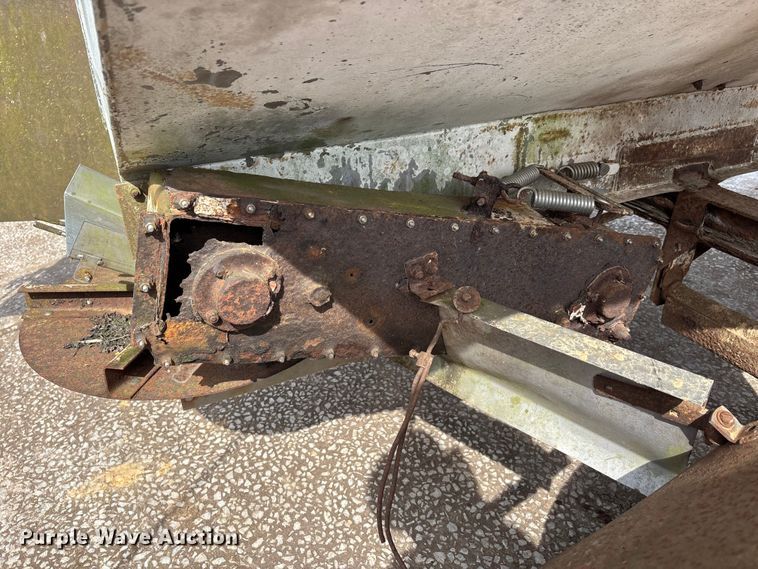image for item DT0110 Dempsey spreader