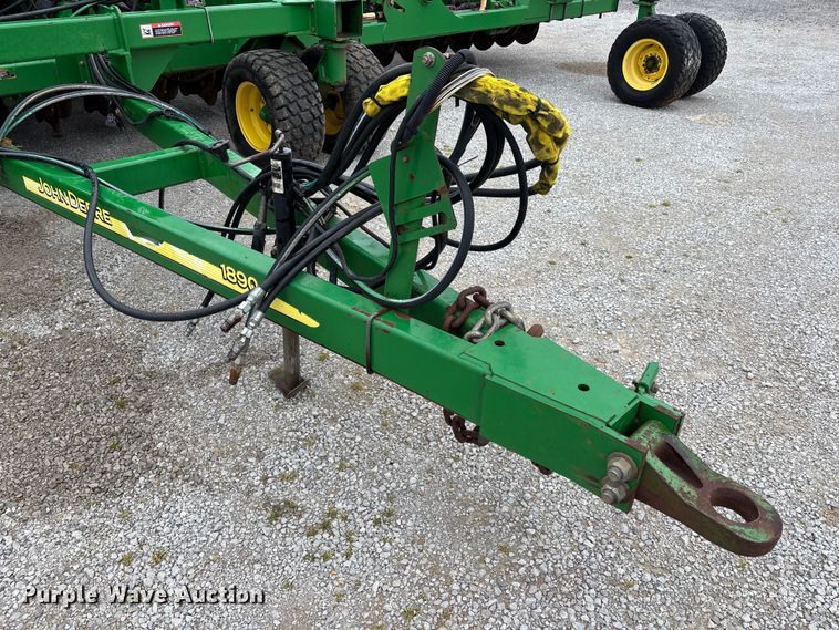 image for item DU0413 2005 John Deere 1890 air seeder