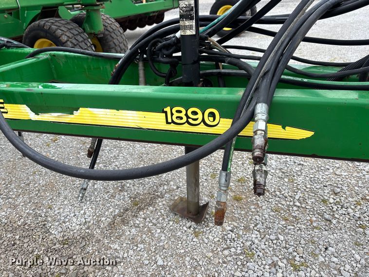 image for item DU0413 2005 John Deere 1890 air seeder
