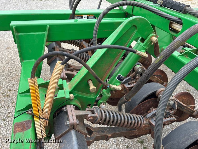 image for item DU0413 2005 John Deere 1890 air seeder