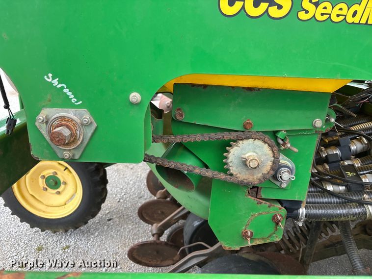 image for item DU0413 2005 John Deere 1890 air seeder