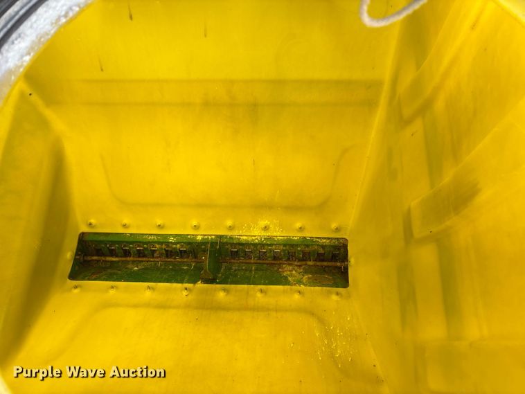 image for item DU0413 2005 John Deere 1890 air seeder