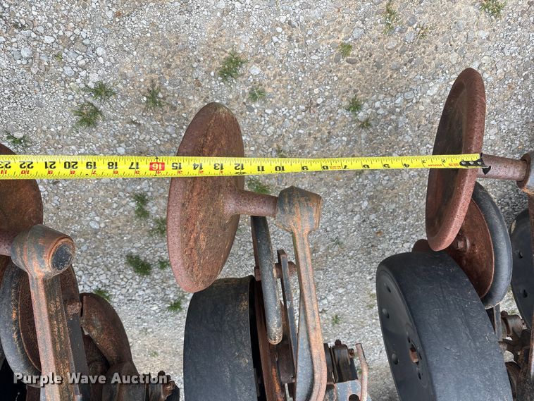 image for item DU0413 2005 John Deere 1890 air seeder