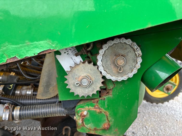 image for item DU0413 2005 John Deere 1890 air seeder