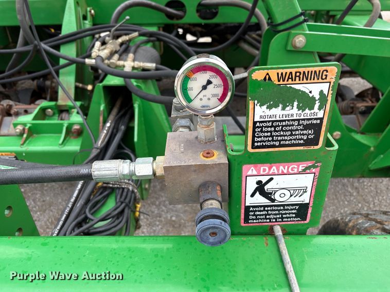 image for item DU0413 2005 John Deere 1890 air seeder